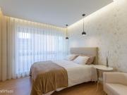 93355 Quarto com cama de casal, com casa de.