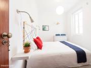 93885 Quarto com cama de casal em apartamento.
