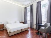 94135 Quarto com vrias camas, com WC.