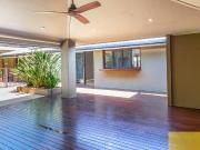 $950 per week / $3,800 Bond