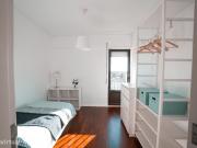96877 Excelente quarto com cama de solteiro.