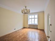 96 m² Altbauwohnung im 1. Stock mit Lift – zum Sanieren