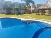 $980,000 Casa con Alberca 2 Recámaras en Campo Verde...