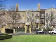 9/8 Wellington Crescent, East Melbourne Apartment for...