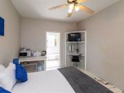 9 Bedroom House in Beacon Bay