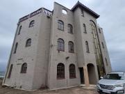 9 Bedroom House in Bluff