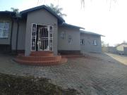 9 Bedroom House in Erasmia