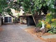 9 Bedroom House in Geelhoutpark