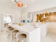 9 Bedroom House in Houghton Estate