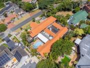 9 Bedroom House in La Lucia