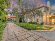 9 Bedroom House in Oaklands