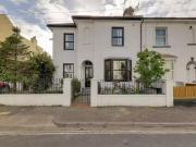 9 bedroom house share for rent in Hertford Road,...