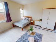 9A Forest Road East, Nottingham NG1 4 bed flat to rent...