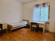 A21/S2 stanza con due letti uniti, nei pressi della...