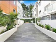 Open Balcony & Kitchen Island & Huge Master Bedroom &...