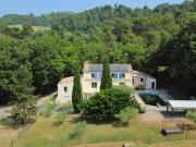 À 10 min de Pierrevert Grande maison familiale avec terrai