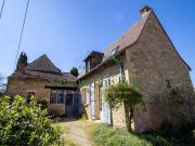 A 14 km à l’ouest de Sarlat et 6 km de St Cyprien 164m²...