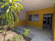 A 1 calle del boulevard. Casa en esquina