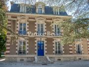À 2 h de Paris, en Bourgogne, au coeur d'une cité à...