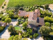 À 30 min d'Aix en Provence, dans une grande bastide...