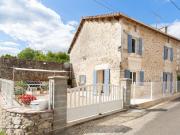 a 5 minutes des commodités de la Roche Chalais, venez...