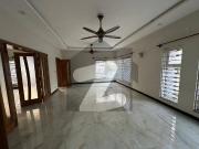 A 666 Square Yards House Located In F 7/2 Is Available...