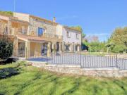 A 6 km d'Uzès, grande propriété familiale avec...