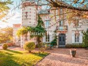 À Angers, dans une impasse et en surplomb du parc de...