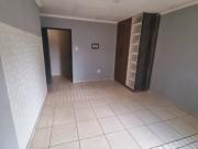 A bachelor for rent in bloubosrand R4000