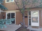 A beautiful 2 bed townhouse, close to the mountains +...