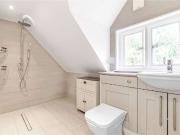 A beautiful three bedroom duplex apartment situated in a...