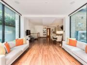 A beautifully refurbished maisonette with a private...