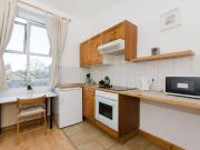 A bright and well presented self contained studio...