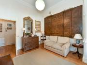 A bright Studio apartment with high ceilings and wooden...