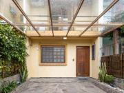 A casa possui 78m² de área construída, com um adicional...