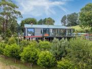 A CEDAR RETREAT WHERE THE VALLEY BREATHES AND TIME SLOWS