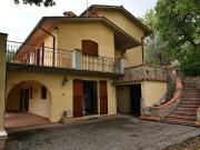 A Chiusi città, in bella zona residenziale, villetta...