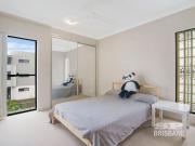 A cosy apartment close to Westfield Garden City shopping...