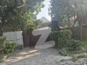 A decent house 1000 sqyrds/ f 7 is available for sale