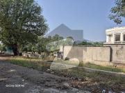 A decent house 2400 sqyrds/ back open/ f 6/2 is...