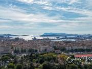À découvrir à Toulon appartement traversant avecbalcons...