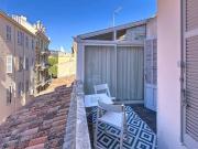 A deux pas du Palais des Festivals. en dernier étage