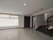 A dos calles UDLA Fracc La mezza