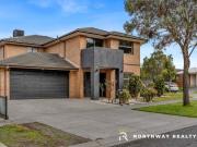 A family home to park a boat, Trailer or caravan!