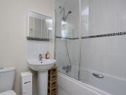 A fantastic 5 bedroom student house in Cheswick Village,...