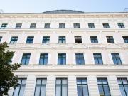 A Gem in the Heart of Wedding: Spacious, Bright...