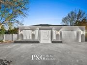 A Grand Retreat: Luxurious Sanctuary on half an acre!