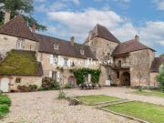 À la lisière du Morvan, dans le Nivernais, entre...