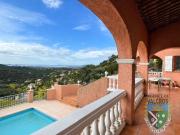 A LA LONDE LES MAURES AVEC UN PANORAMA MER UNE VILLA DE...