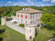 À la sortie d'un village du Lot et Garonne, un...